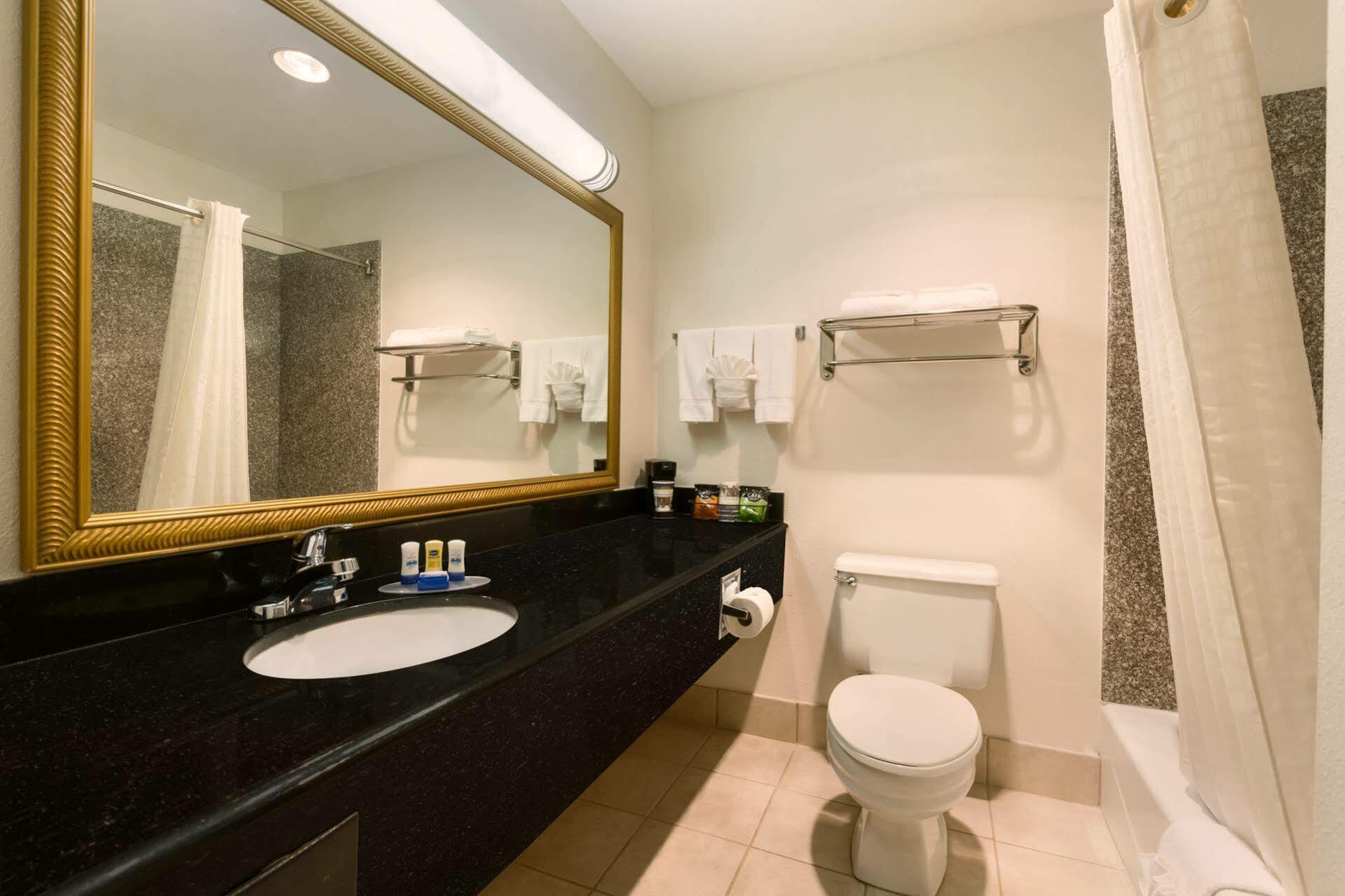 Broadway Inn & Suites Oklahoma City Extérieur photo