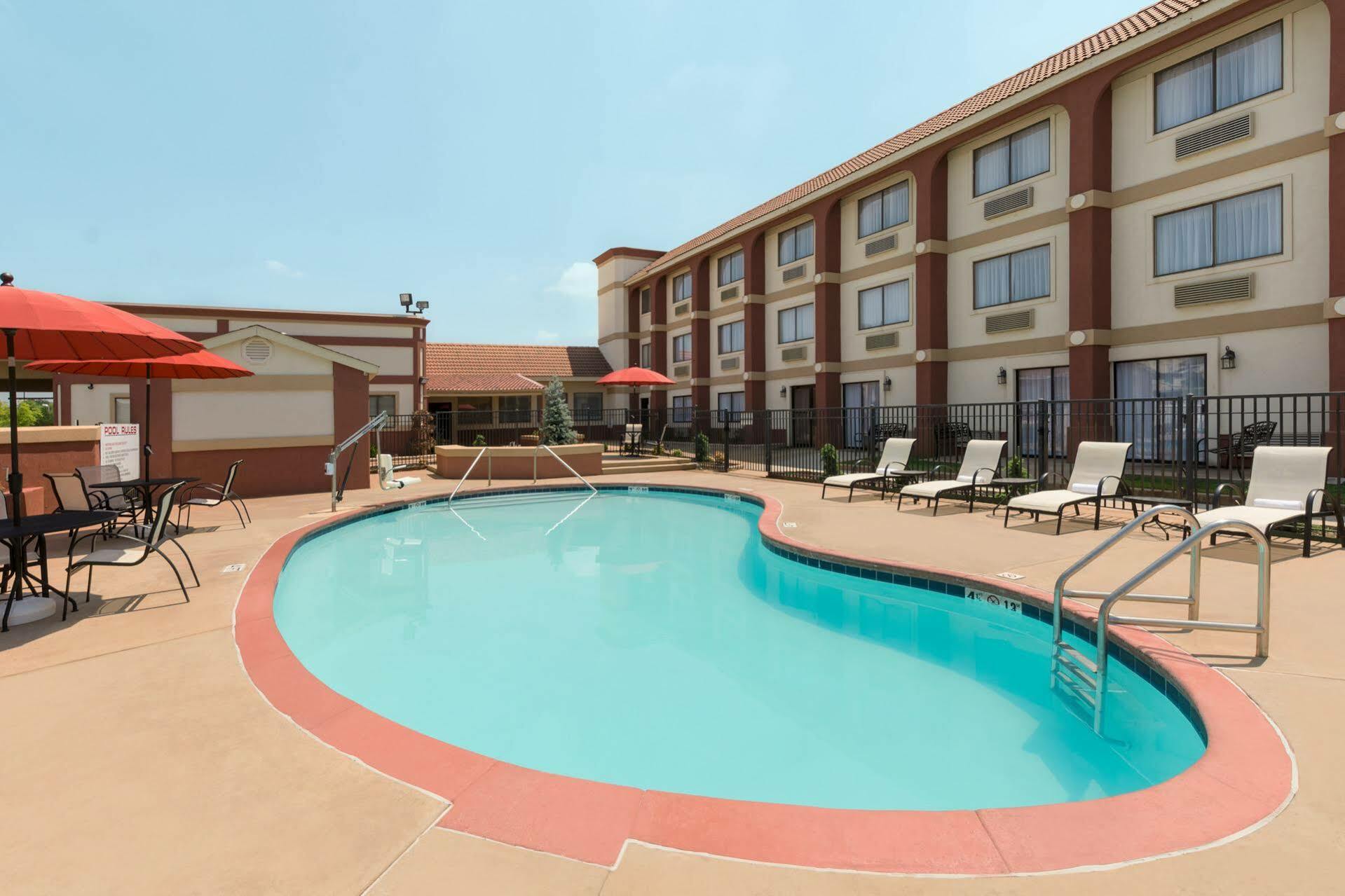 Broadway Inn & Suites Oklahoma City Extérieur photo