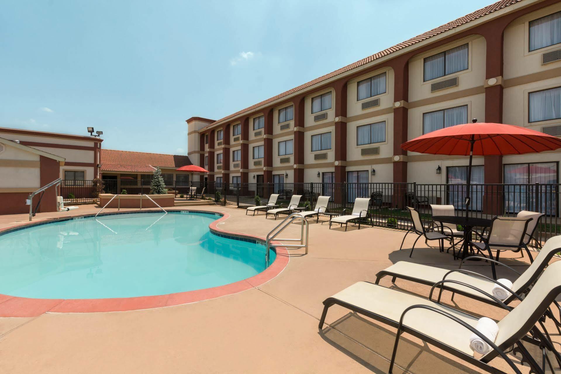Broadway Inn & Suites Oklahoma City Extérieur photo